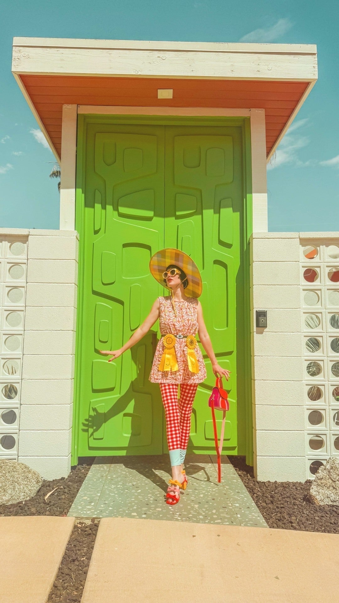 afashionnerd wears YéYé leggings in Palm Springs