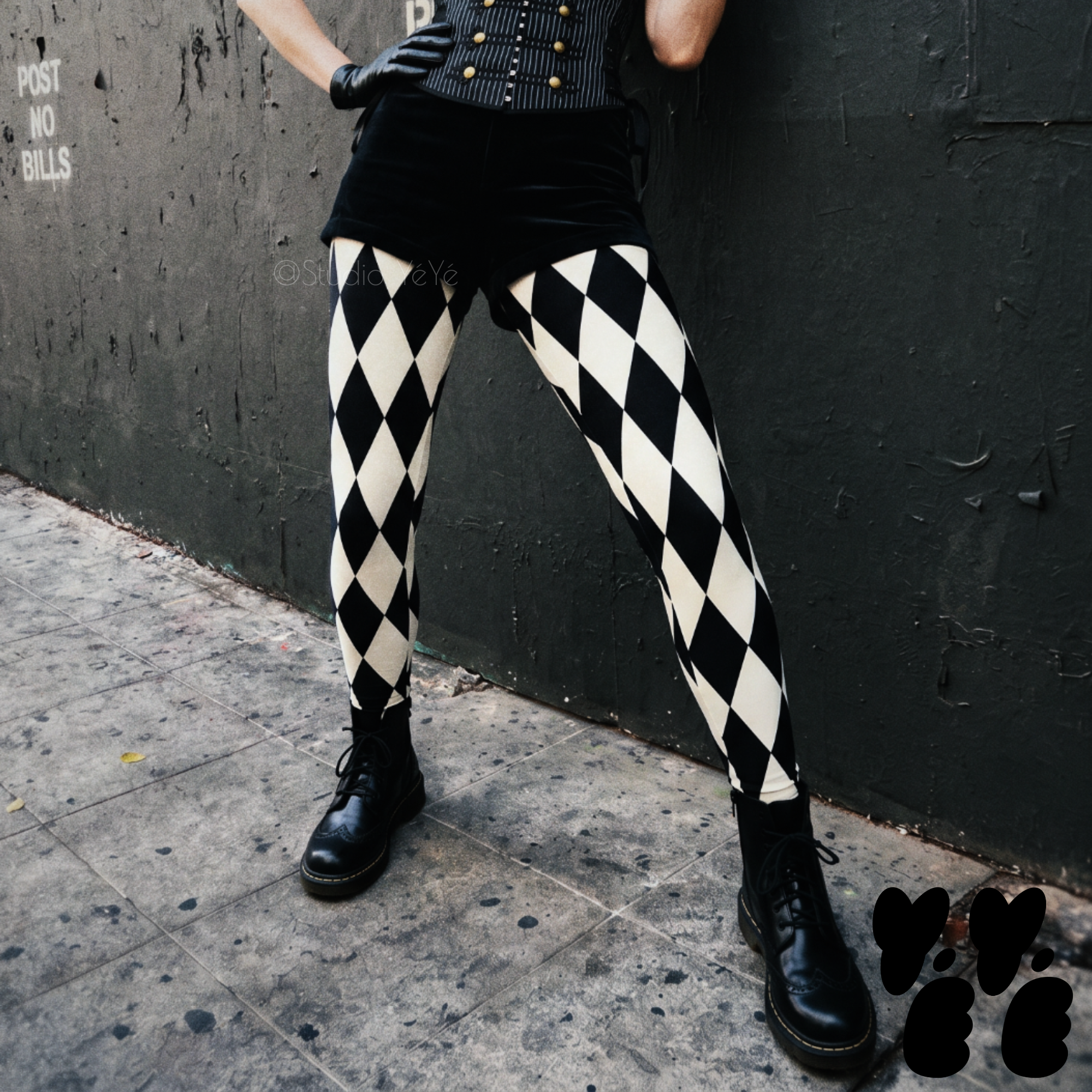 HARLEQUIN DIAMOND Leggings - BLACK + WHITE