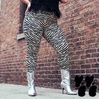 A plus sized female model wears 2XL tiger leggings in off white