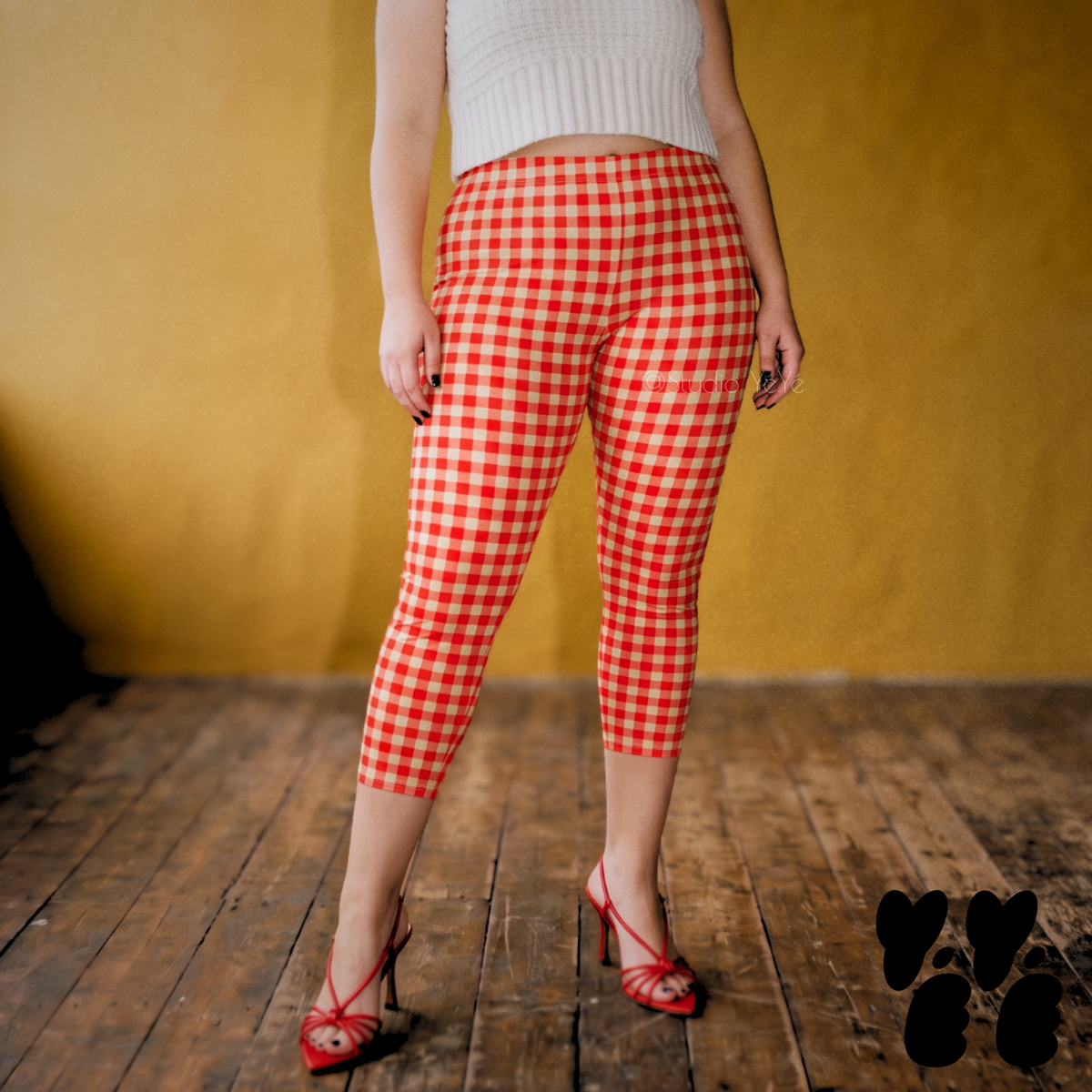 GINGAM LOVER Capri Leggings - Red and Cream white